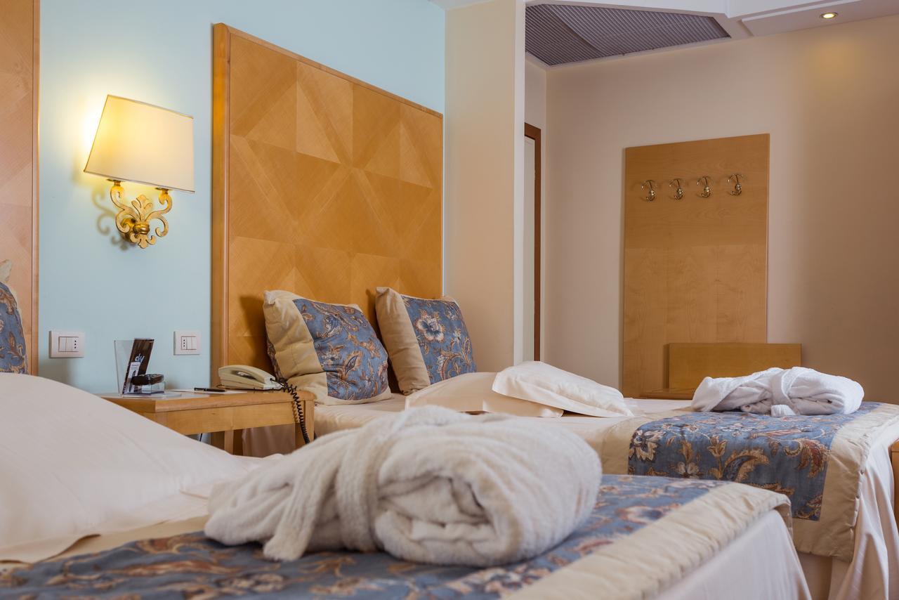 Hotel Luna Riccione E Aqua Spa Only Adults +12 Экстерьер фото